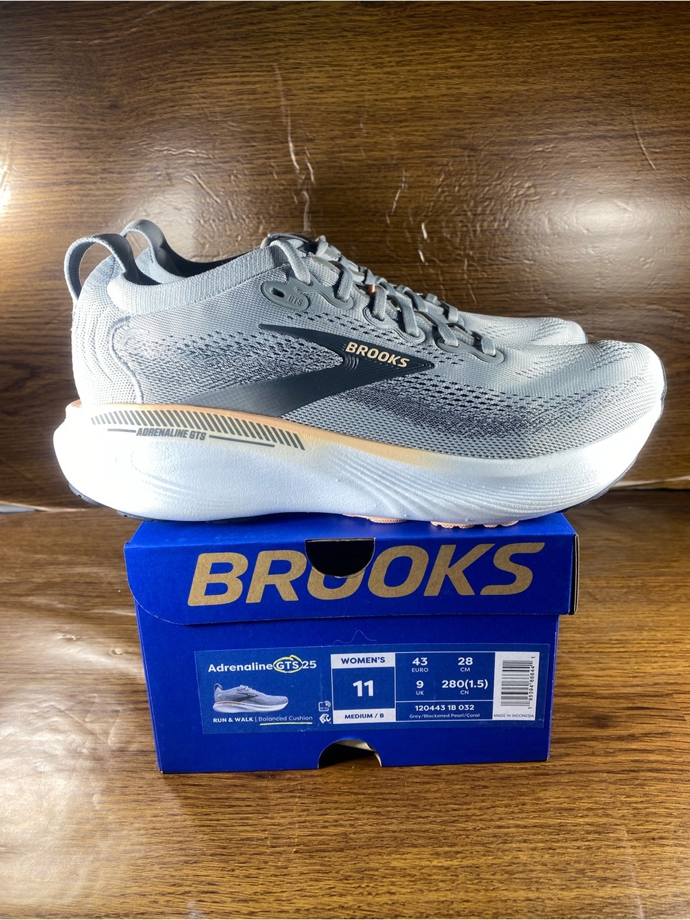 Brooks Adrenaline GTS 25 women’s shoe size 11